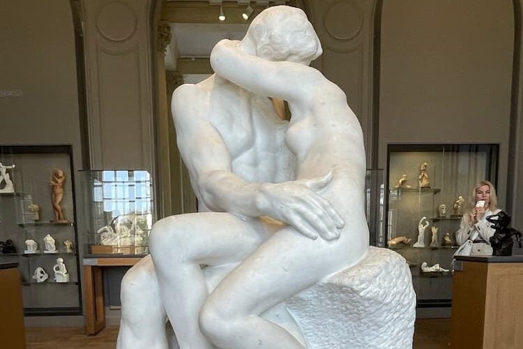 Ciuman oleh Rodin.  Foto oleh Debbie Stone