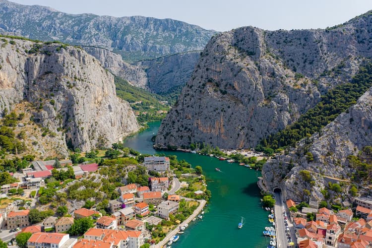 Dalmatian Coast, Croatia. Photo by Alexey Savchenko, Unsplash