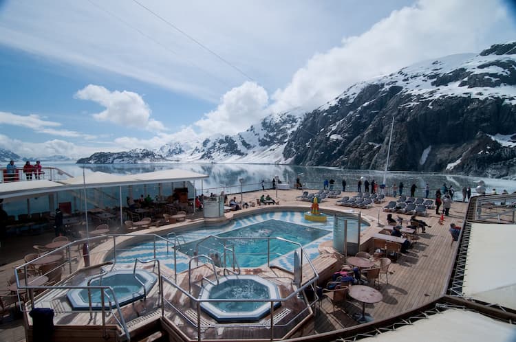 Glacier Bay, Alaska, USA. Photo by David Lindahl, Unsplash