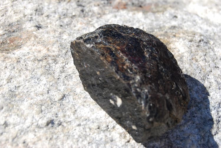 Serra da Freita birthing stone. Photo by Cssantos, Wikimedia Commons 