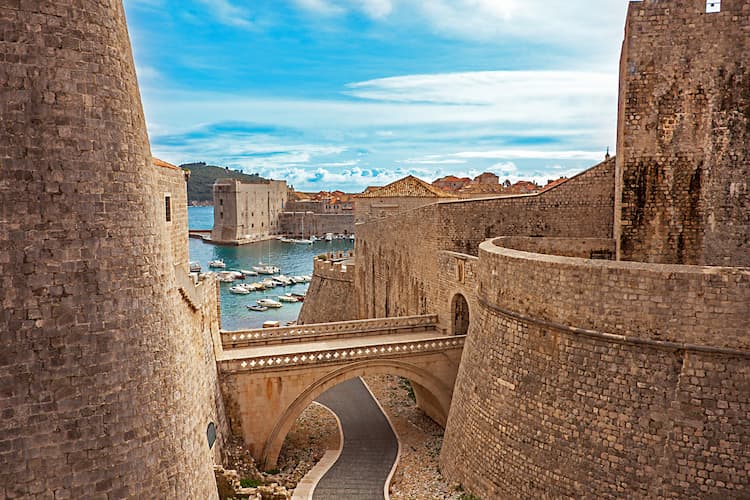 Old town and harbor of Dubrovnik, Croatia. Photo by Siegfried Schnepf, Unsplash