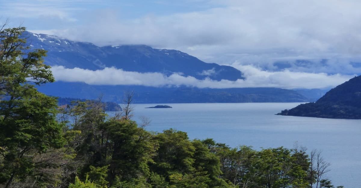 探索巴塔哥尼亚：从碧绿的湖泊到悬挂的冰川