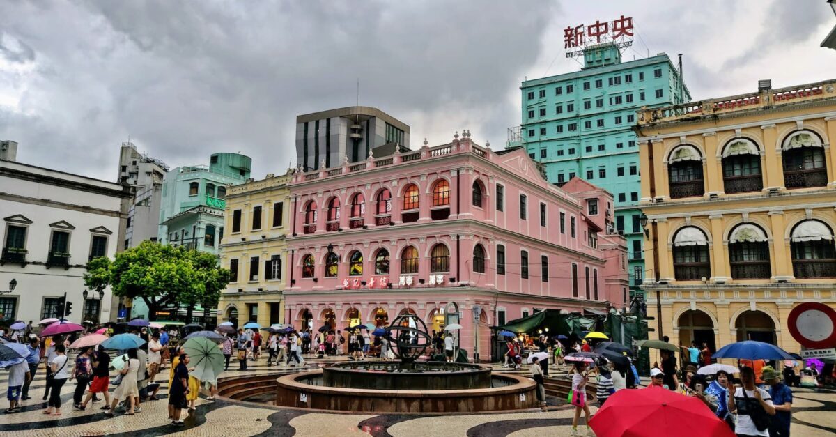 Macao. Photo by Mauricio Muñoz, Unsplash