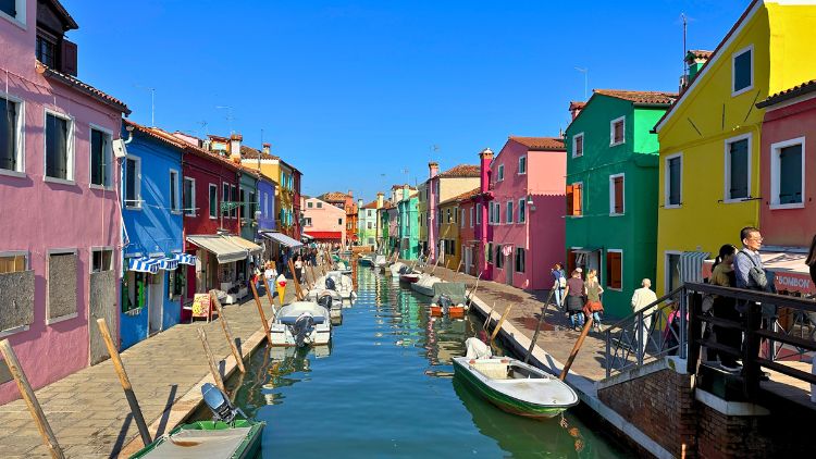 The island of Burano in Venice, Italy. Photo by Isabella Miller
