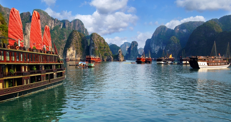 Junk boat trip in Halong Bay