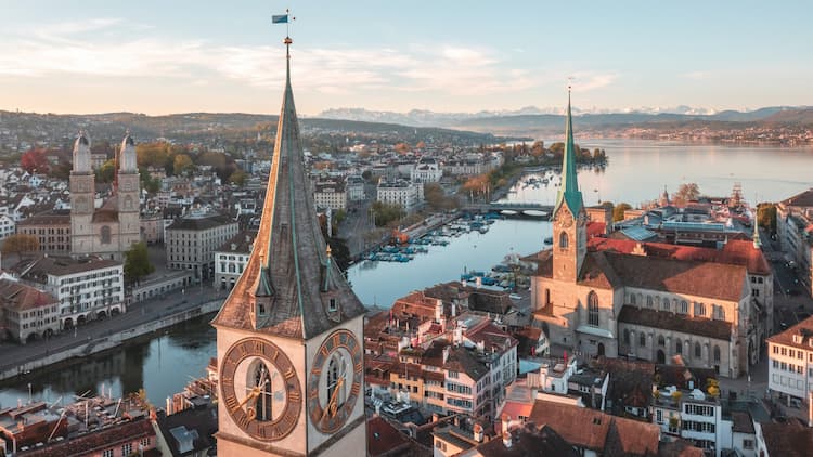 Zürich, Switzerland. Photo by Henrique Ferreira, Unsplash