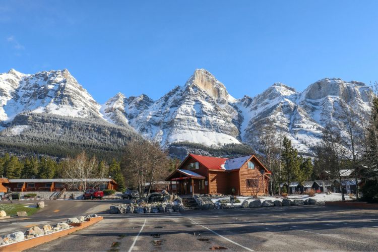 Lodge at the foot of the Canadian Rockies
