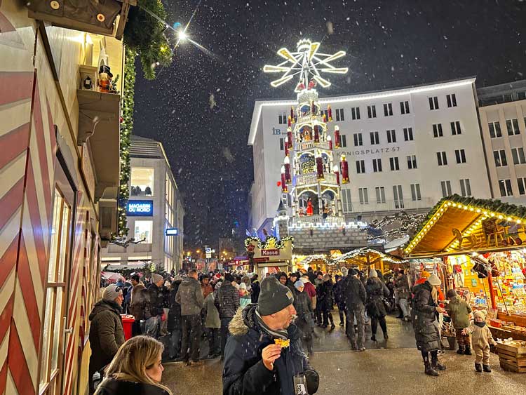 The bustling Christmas market in Kassel, Germany. Photo by Janna Graber