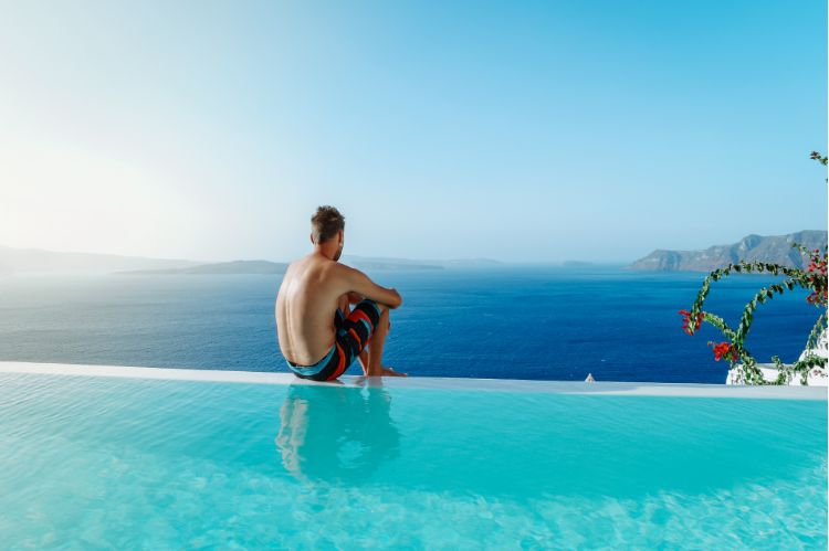 Infinity pool in Santorini, Greece. Photo by Canva