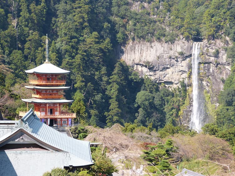 Nachi-Taki waterfall as seen from Nacho-Taishi shrine. Photo by Don Mankin