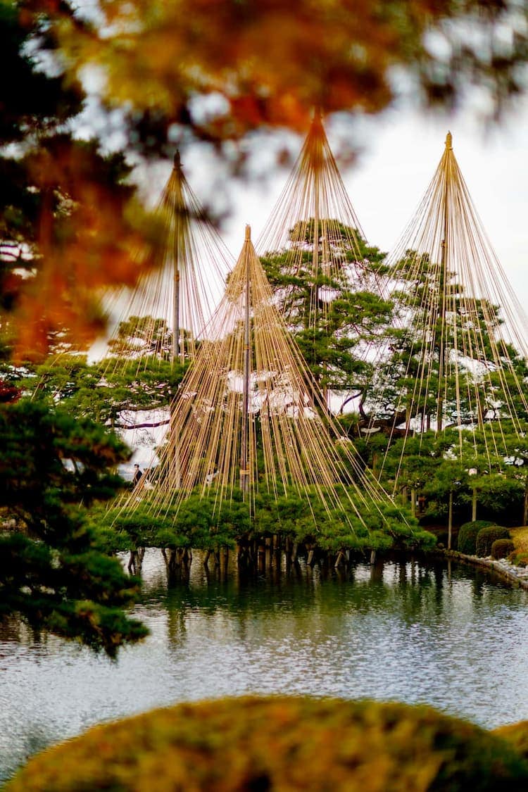 Kenroku-en Garden in autumn, one of Japan's top 3 ornamental walking gardens. Photo courtesy of Ishikawa Travel JP