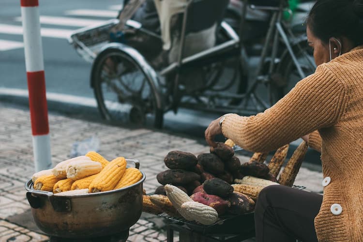 Nha Trang Local Food Vendor. Photo by Zoka, Pixabay