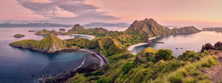 Sunset on Komodo Island. Photo by Canva