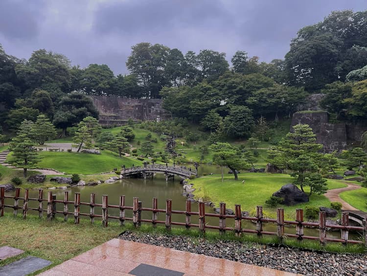 Gyokusen-inmaru park during a light rain, as viewed from the teahouse outside of Kanazawa Castle. Photo by Eugenia Lazaris