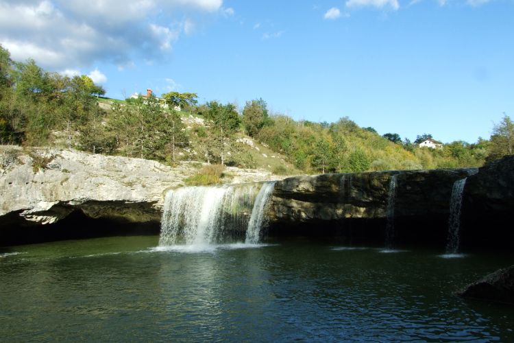 Zarečki Krov waterfall