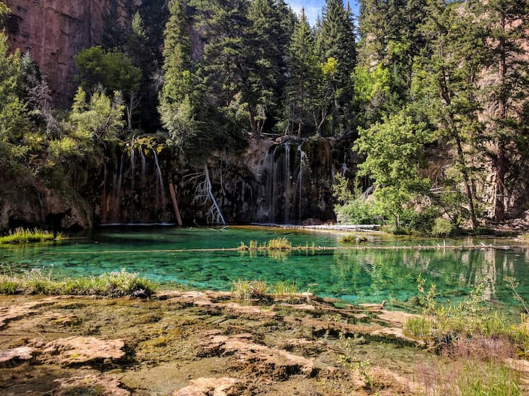 Hanging Lake, Glenwood Springs, Colorado. Photo by Igor Oliyarnik, Unsplash