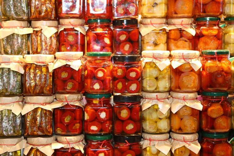 Peppers preserved in olive oil.