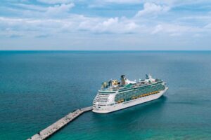 Cruise in Coco Cay, The Bahamas. Photo by Adam Gonzales, Unsplash