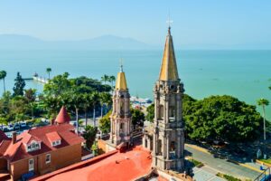 The heart of expat life in Mexico’s largest lakefront community. Photo by Carlos Flores via iStock