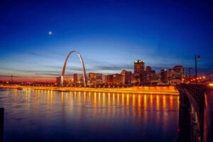 Gateway Arch National Park, St. Louis. Photo by Kenny Nguyễn, Unsplash