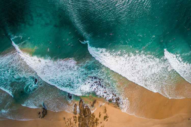 Snapper Rocks Road, Coolangatta, Australia. Photo by BAILEY MAHON, Unsplash