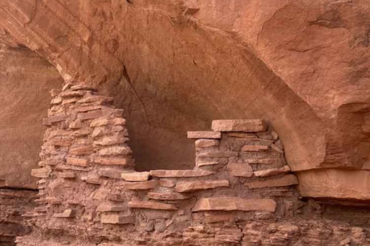 ancient ruins in canyonlands