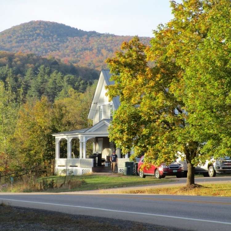 A drive around the Green Mountains offers stunning mountain vistas dotted with charming houses, barns, and businesses.