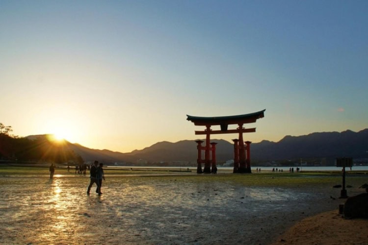 Great Torii of Itsukushima Shrine. Photo of Hiroshima Prefecture