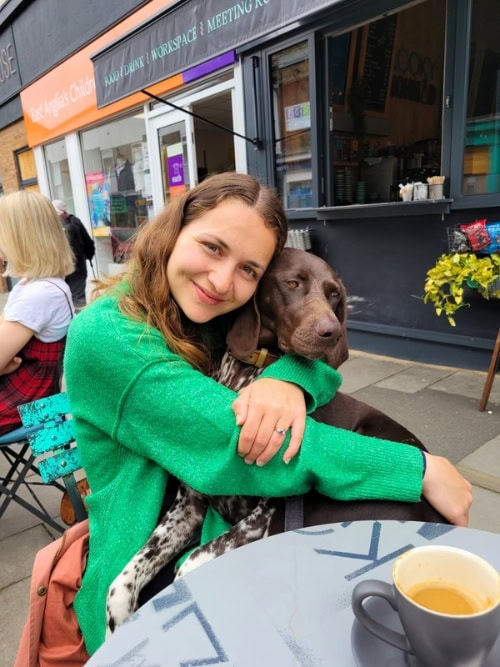 Jess with Zuma at a coffee shop in the UK