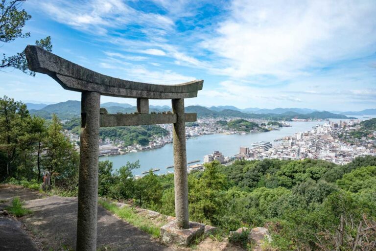 A torii gate stands along the mountain trail of Jodojisan Mountain, offering a serene atmosphere. Courtesy of Onomichi Tourism Association
