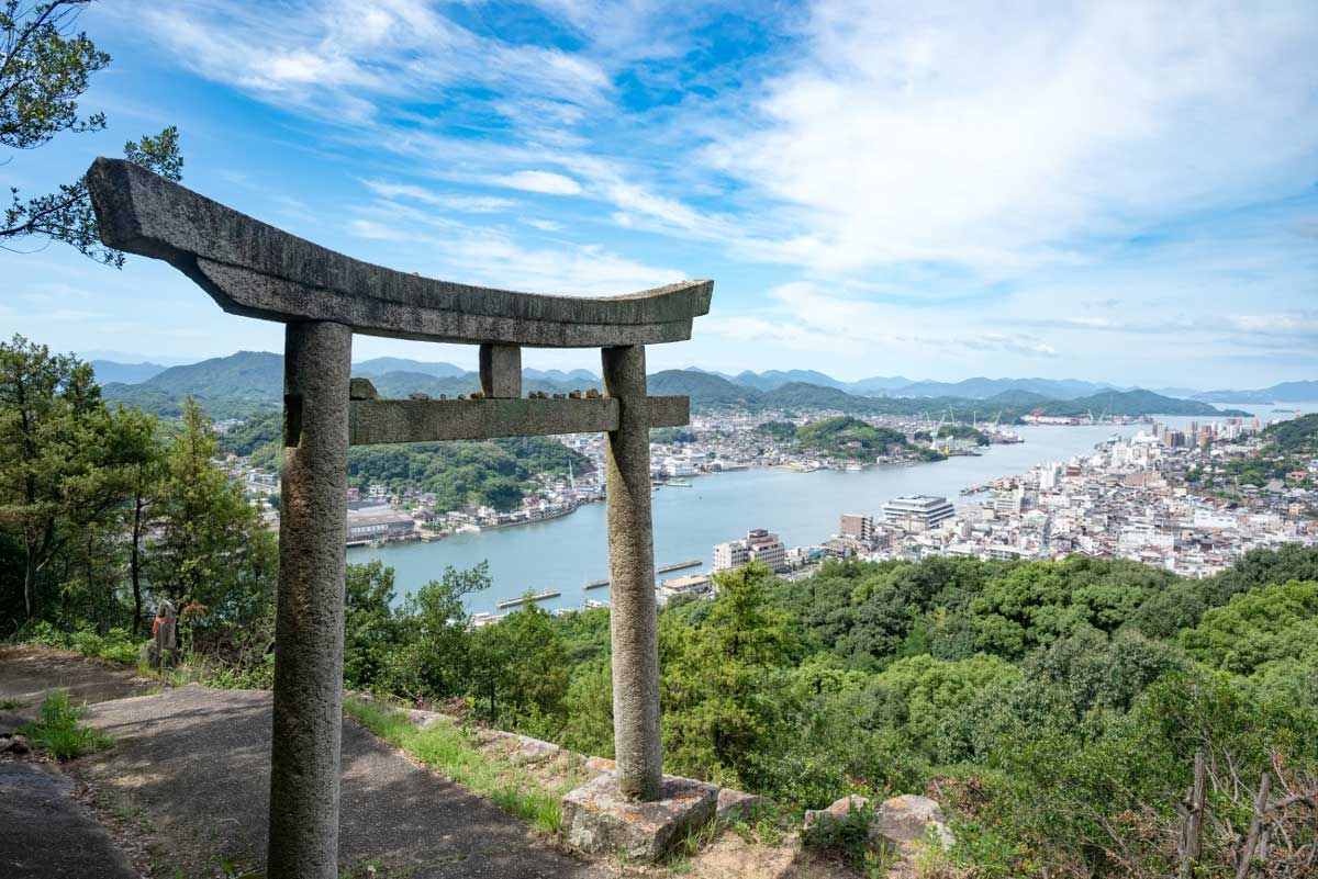 A torii gate stands along the mountain trail of Jodojisan Mountain, offering a serene atmosphere. Courtesy of Onomichi Tourism Association