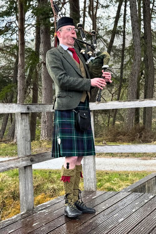 Piper Alan playing bagpipes.