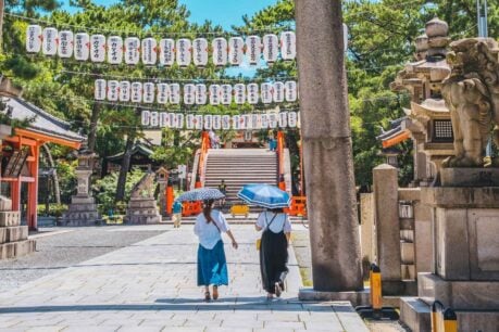 Sumiyoshitaisha Station in Osaka, Japan. Photo by Rom&eacute;o A., Unsplash