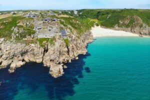 Porthcurno and the Minack Theatre in Cornwall, United Kingdom. Photo by Benjamin Elliott, Unsplash