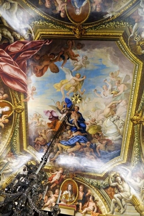 Art displayed throughout the palace interior
