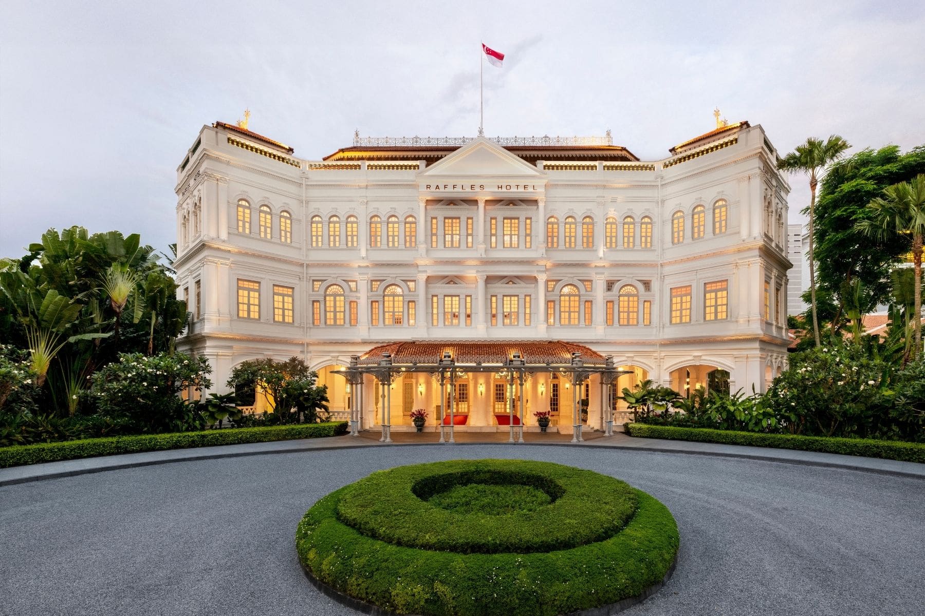 Singapore Sling into Paradise: Inside the Timeless Luxury of Raffles Singapore
