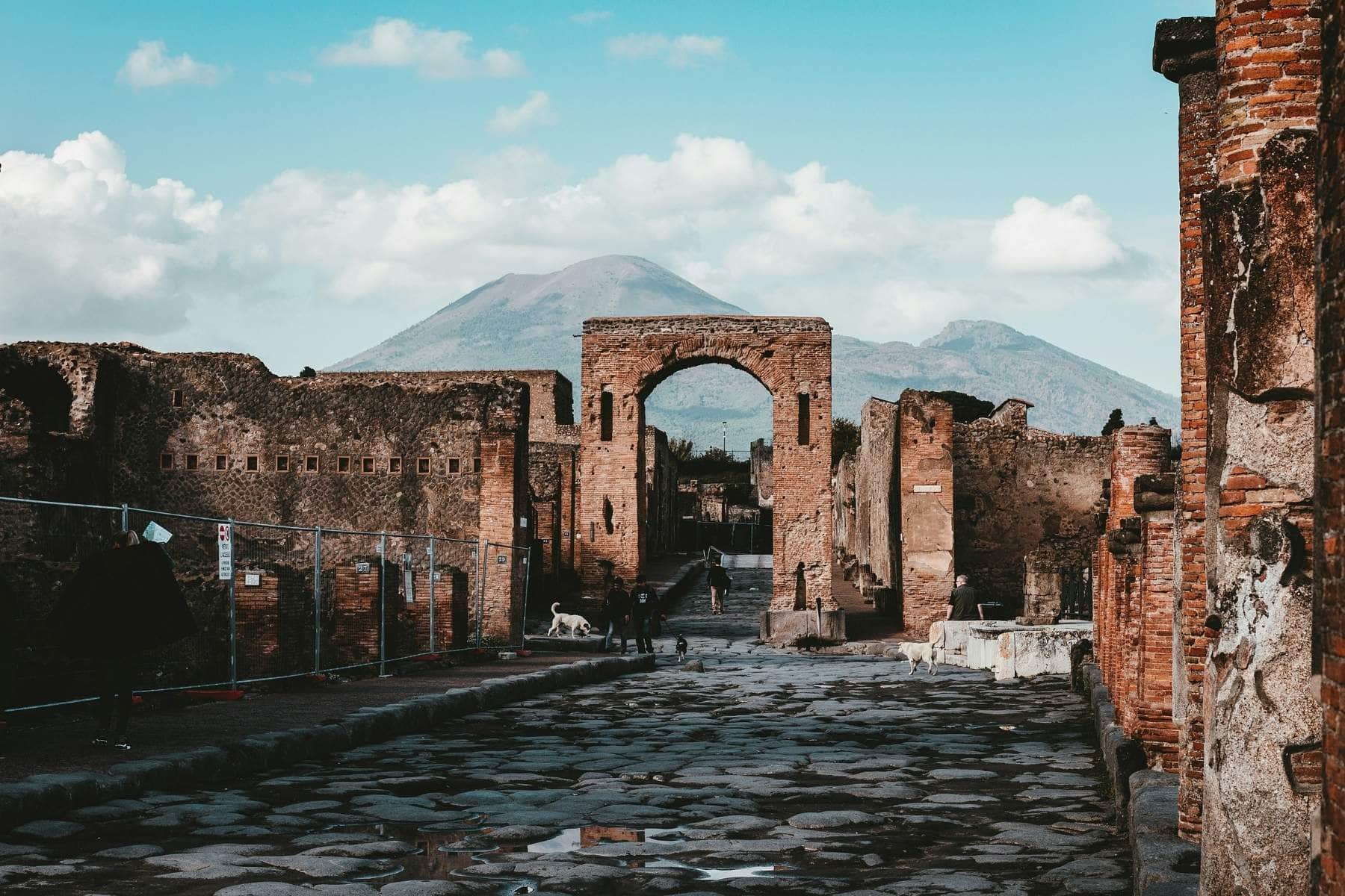 Pompeii, Unhurried: Ruins, Vesuvius and a Naples Sprint