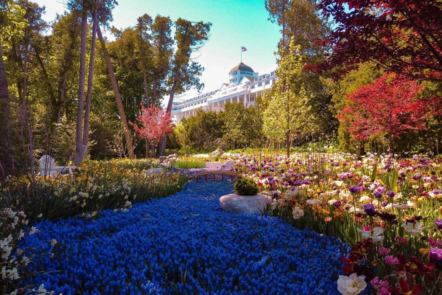 Grand Hotel Secret Garden in Mackinac Island, Michigan. Photo by Aaron Burden, Unsplash