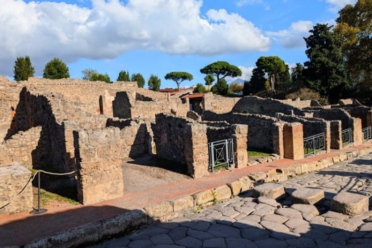 Homes along Via dell'Abbondanza in Pompeii. Photo by Frank Hosek