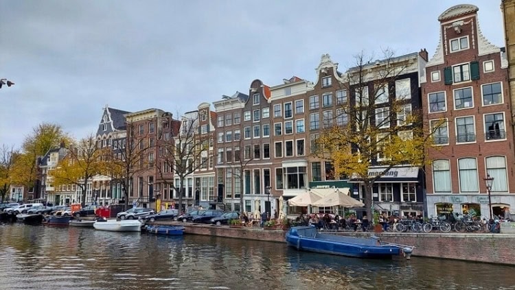 Canal homes lining the Keizersgracht. Photo by Richard Varr