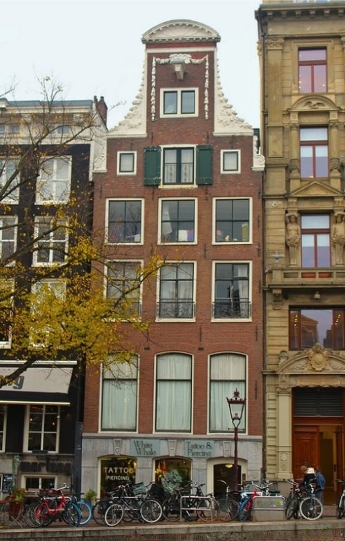 The storefront at 453 Keizersgracht now houses a tattoo and body piercing parlor, the same space where Vincent van Gogh's uncle owned a bookshop and art gallery in the 1870s. Photo by Richard Varr