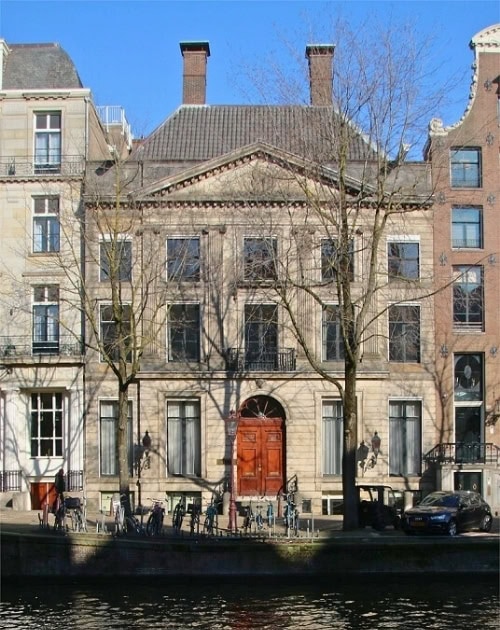 The stately home at 527 Herengracht where the historic Undertakers&rsquo; Riot of 1696 took place. Photo courtesy of Mark Law.