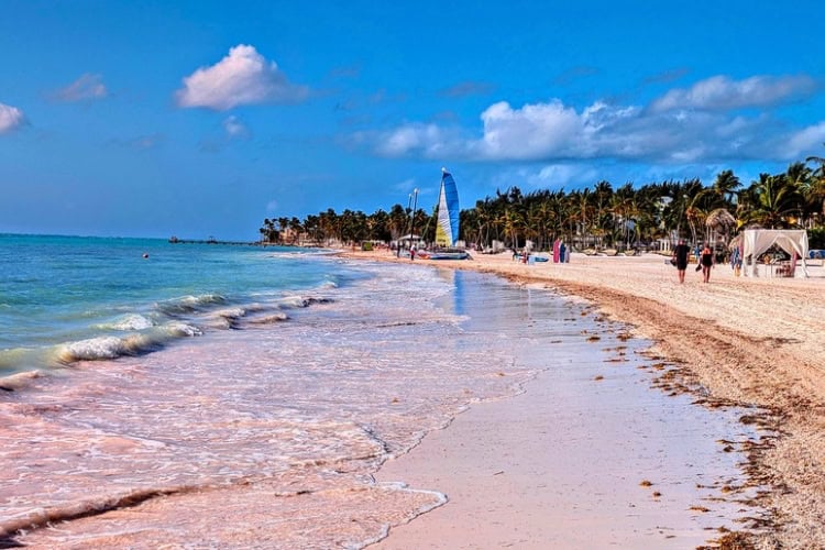 Juanillo Beach in the morning. Photo by Frank Hosek