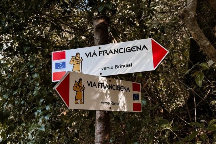 Via Francigena Route Signals in Campania. Photo by @anna_pernice