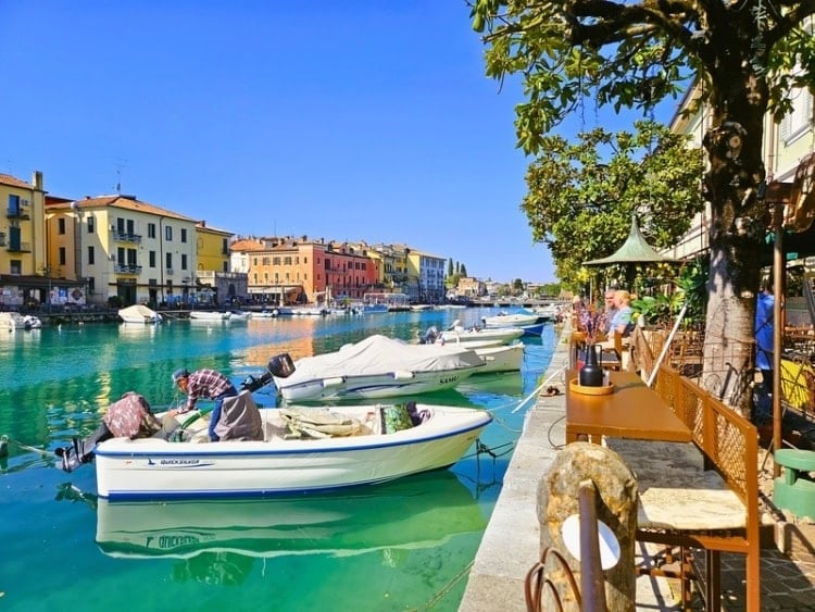Trattorias and cafes line the historic Officers&rsquo; Pavilion by the Canale di Mezzo. Photo by Zuzana Zimmermannova