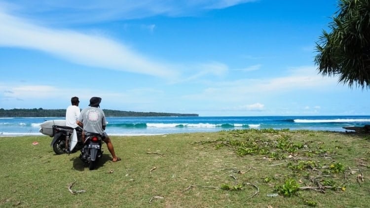 Alu's Right is one of the most mechanical and fun waves on the island. Photo by Alex Benaud