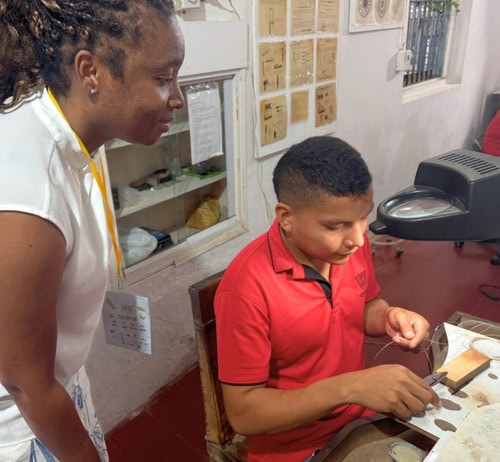 Artisans create filigree jewelry at Joyeria Wamari in Mompox, Colombia. Photo by R.C. Staab