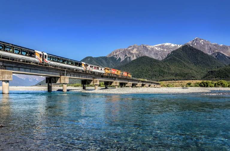 tranzalpine-crossing-the-waimakariri-river