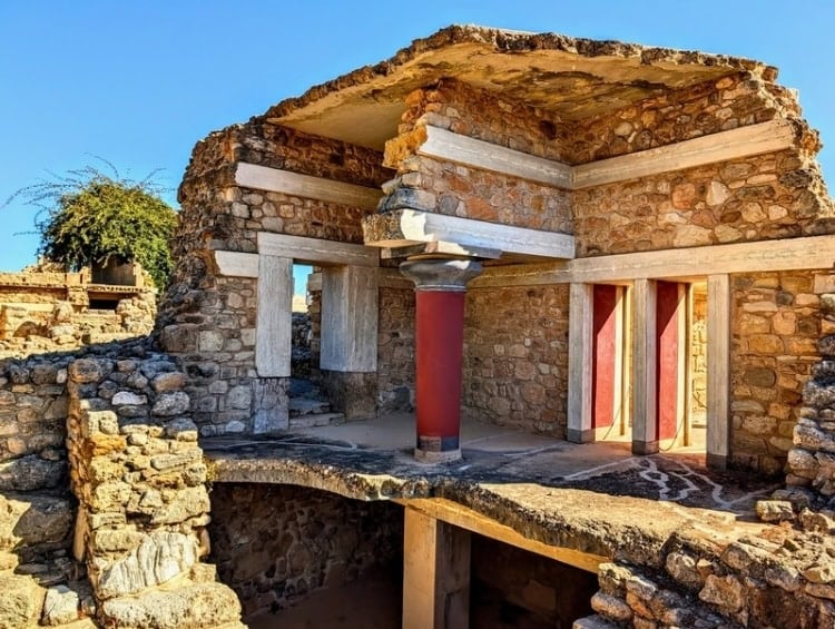 The reconstructed South Propylaeum, the starting point of the grand procession to the palace throne room. Photo by Frank Hosek
