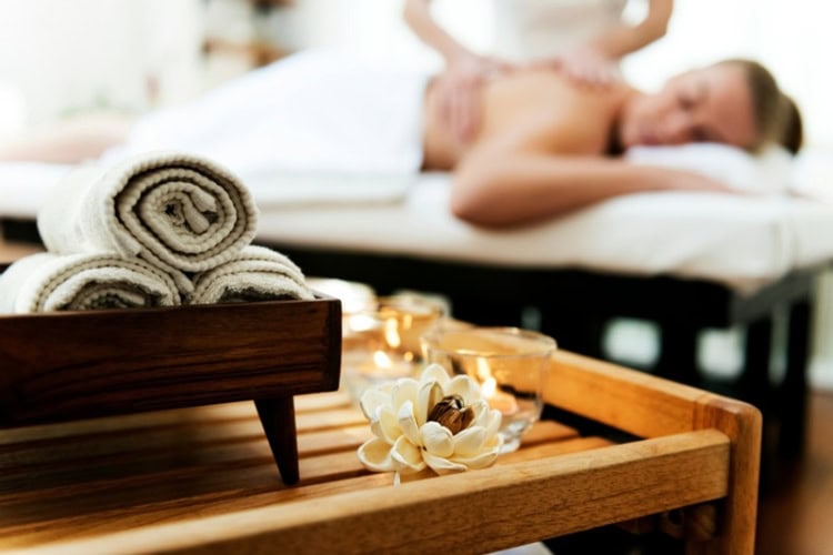 Spa salon therapy treatment. Photo by Curated Lifestyle, Unsplash
